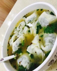 上海馄饨店吃瓜,一碗热馄饨，一席夏日吃瓜盛宴