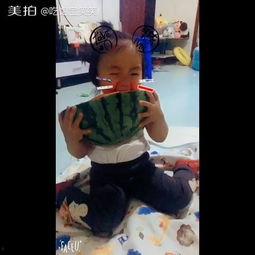 小孩吃瓜的搞笑视频,小孩吃瓜搞笑瞬间大盘点