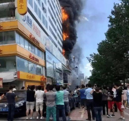 浙江广场吃瓜事件视频,一场引发热议的街头冲突瞬间